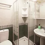 Green Hostel Oviedo Хостел Овьедо