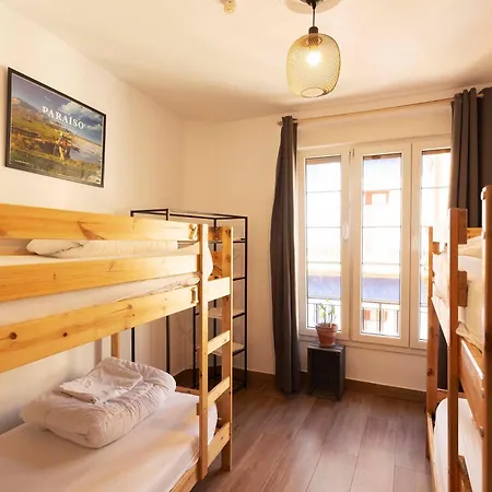 Green Hostel Oviedo * אוביידו