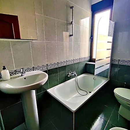 Green Hostel Oviedo אכסניה *
