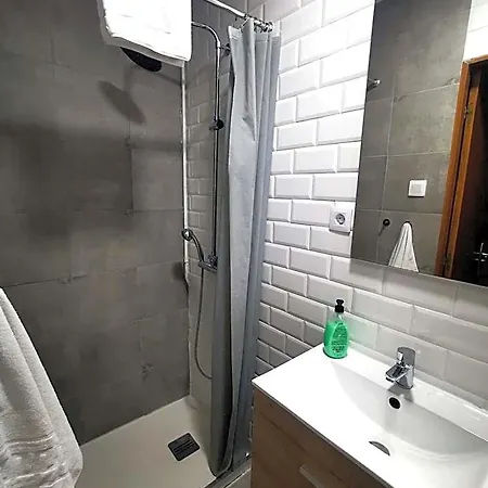 Green Hostel Oviedo אכסניה