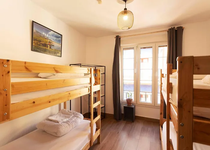 Green Hostel Oviedo * オビエド